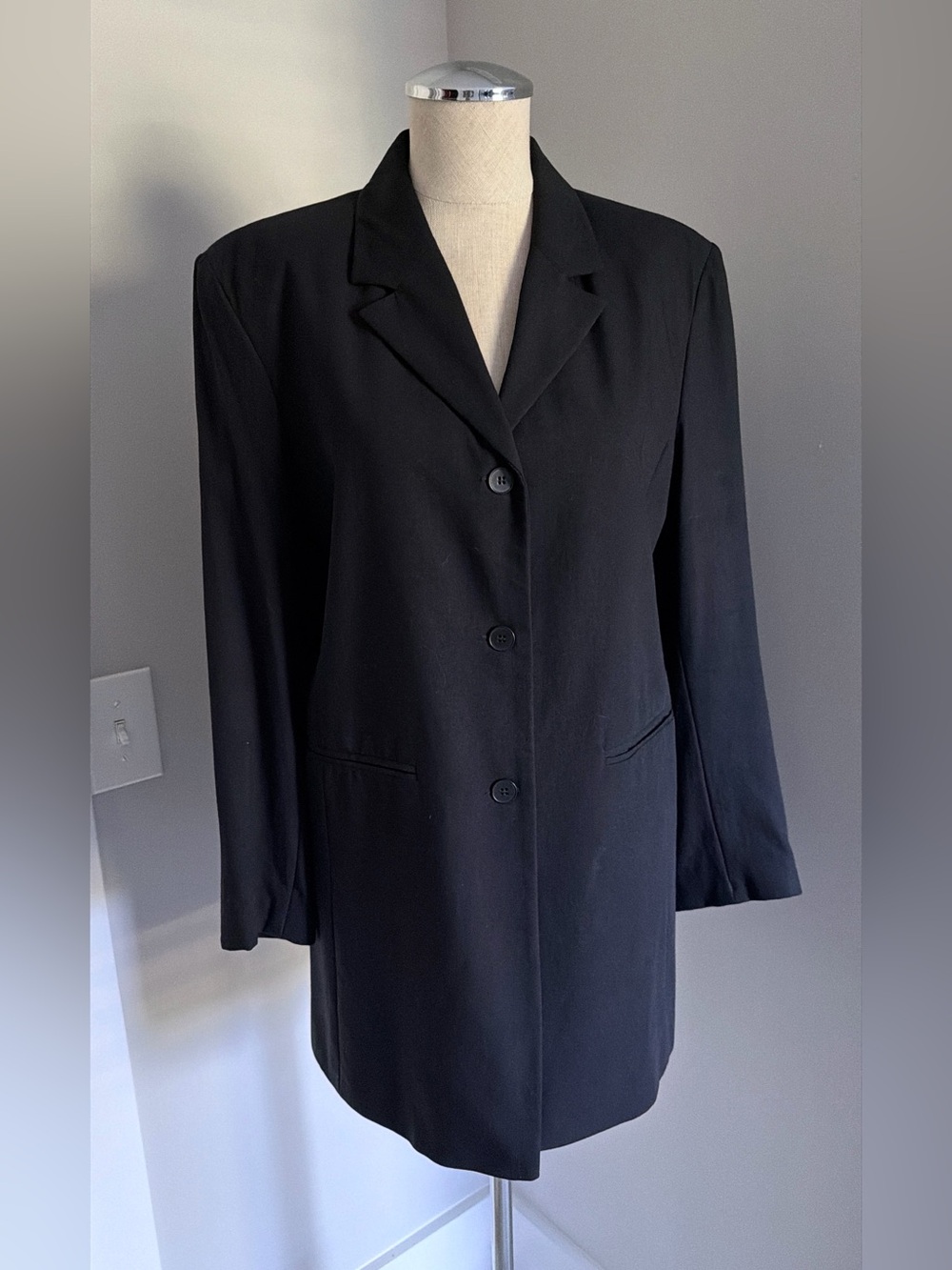 2000s The Limited Women’s Black Blazer Jacket Lined Pockets Button Front Long 8